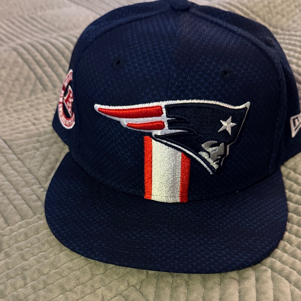 New England Patriots Navy Logo flat brim Hat- never worn 7 5/8